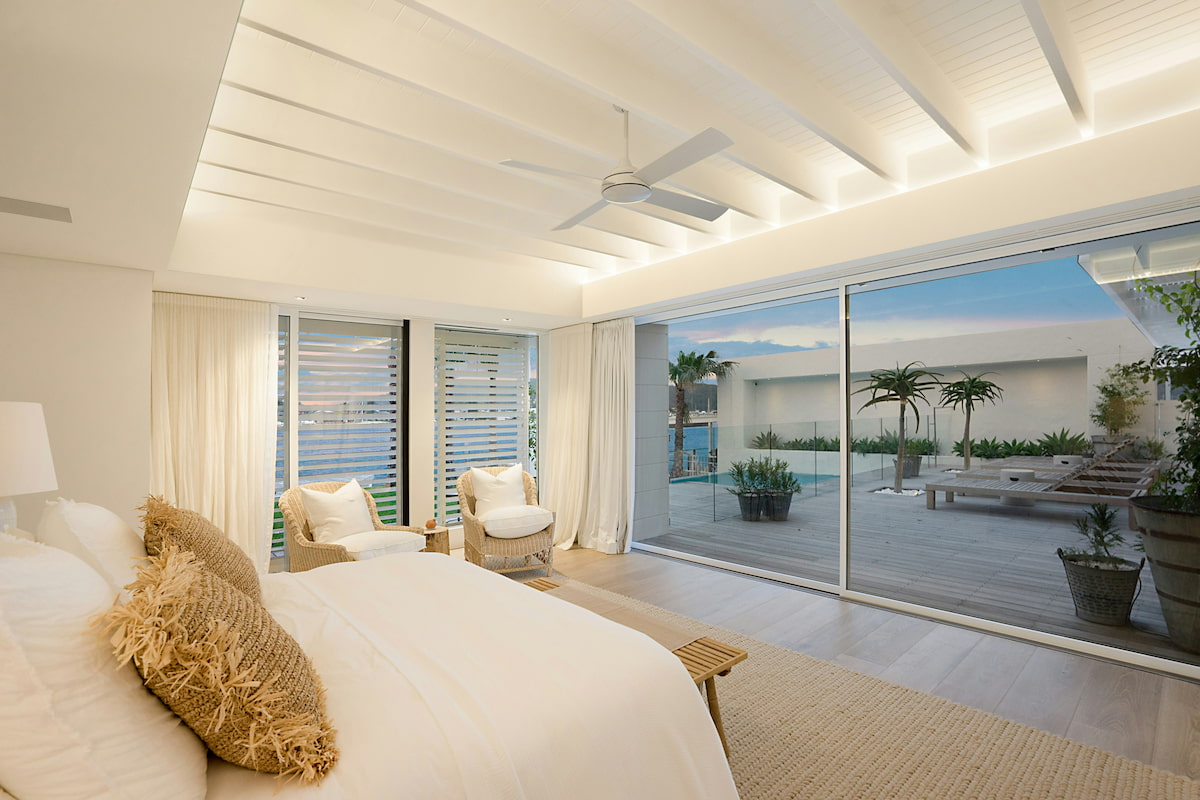 Luxury-Thai-villa-sliding-doors
