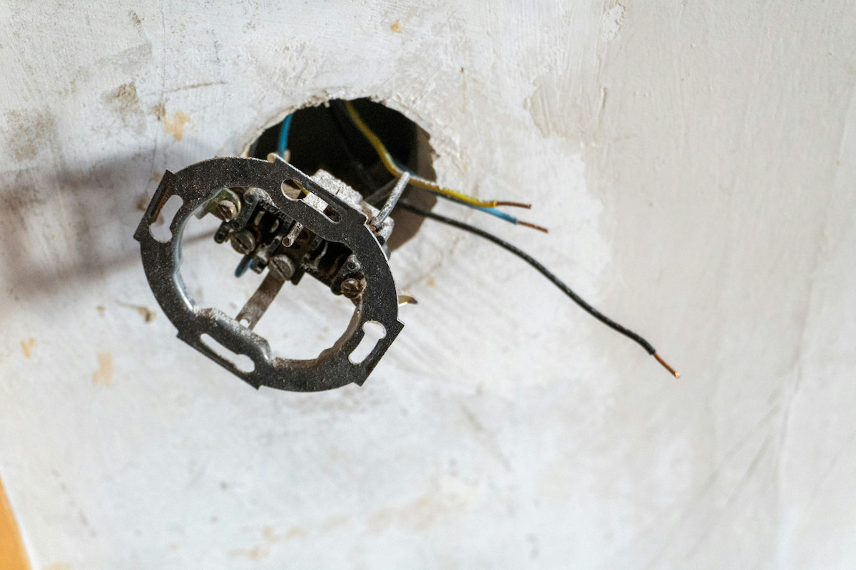 Electrical-systems-in-a-Thai-villa