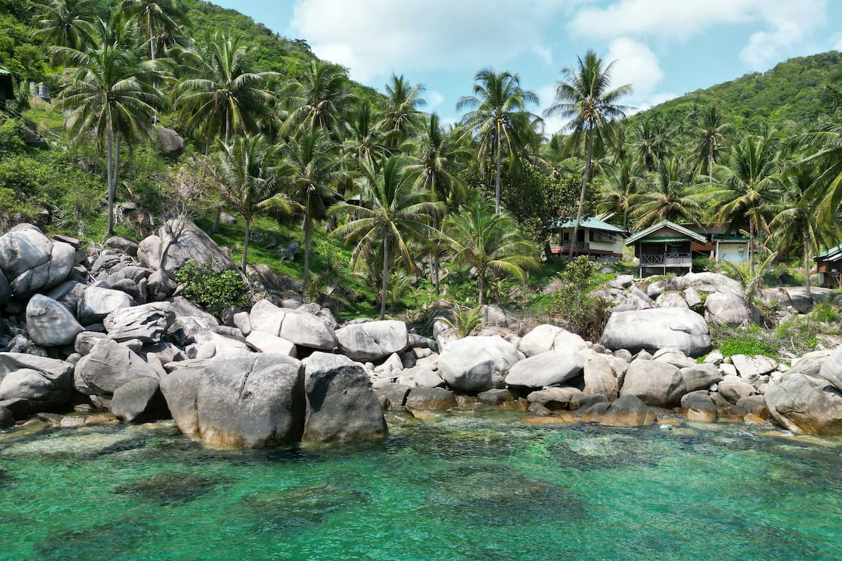 off-grid-villa on coast of Thailand