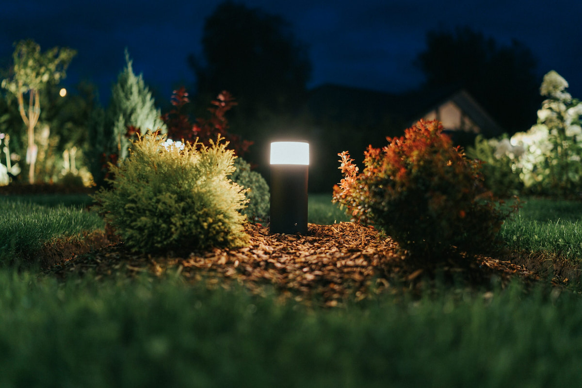 garden light systems in a luxury garden